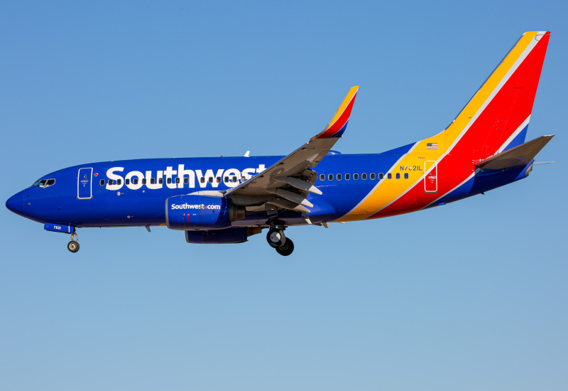 Photo of N7821L - Southwest Airlines Boeing 737-700 at BWI on AeroXplorer Aviation Database