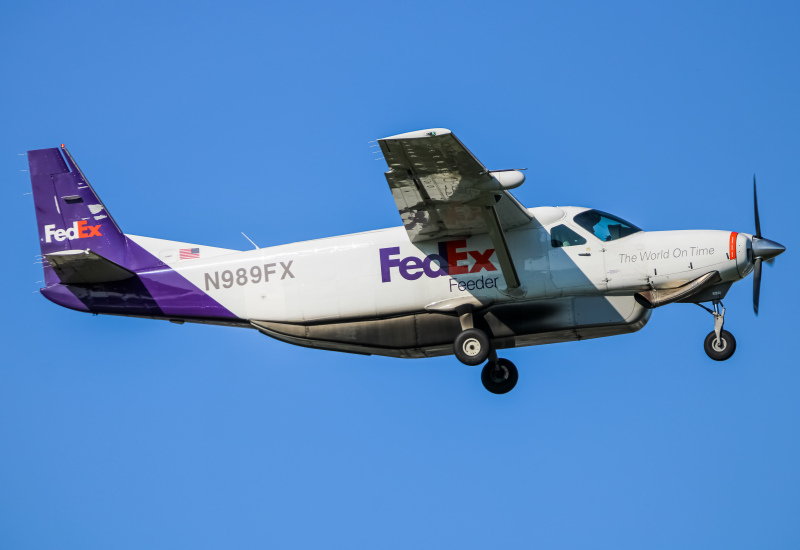 Photo of N989FX - FedEx Cessna 208B Super Cargomaster  at BWI on AeroXplorer Aviation Database