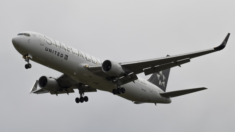 Photo of N653UA - United Airlines Boeing 767-300ER at IAD on AeroXplorer Aviation Database