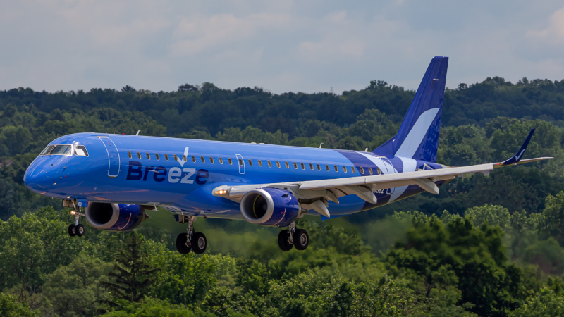 Photo of N193BZ - Breeze Airways Embraer E195 at CMH on AeroXplorer Aviation Database