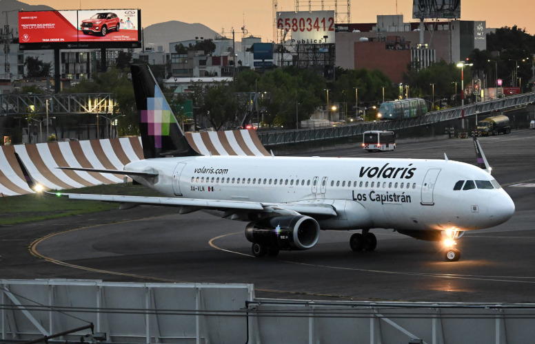 Photo of XA-VLN - Volaris Airbus A320 at MEX on AeroXplorer Aviation Database