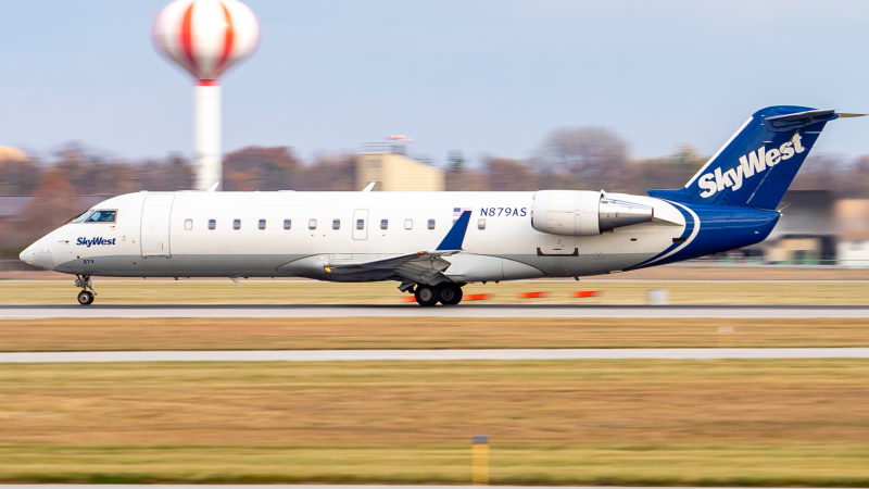 Photo of N879AS - SkyWest Airlines Mitsubishi CRJ-200 at FAR on AeroXplorer Aviation Database