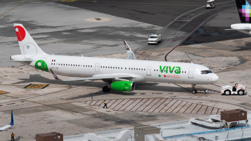 Photo of XA-VBI - VivaAerobus Airbus A321-200 at CUN on AeroXplorer Aviation Database