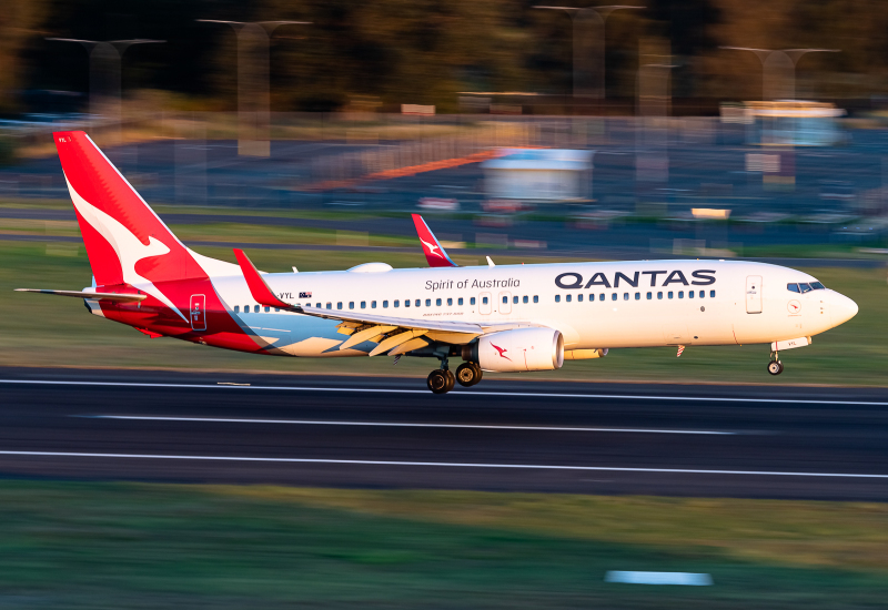 Photo of VH-VYL - Qantas Airways Boeing 737-800 at SYD on AeroXplorer Aviation Database