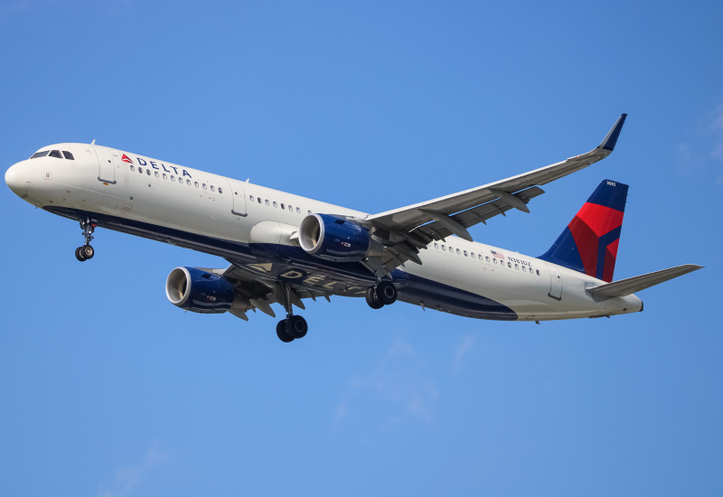 Photo of N383DZ - Delta Airlines Airbus A321-200 at BWI on AeroXplorer Aviation Database