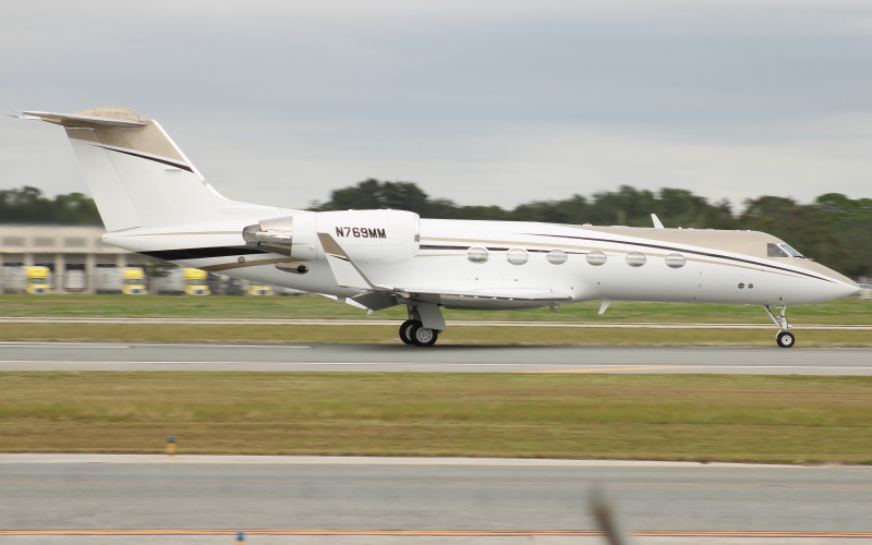 Photo of N769MM - Gulfstream International Airlines Gulfstream IV at SRQ on AeroXplorer Aviation Database