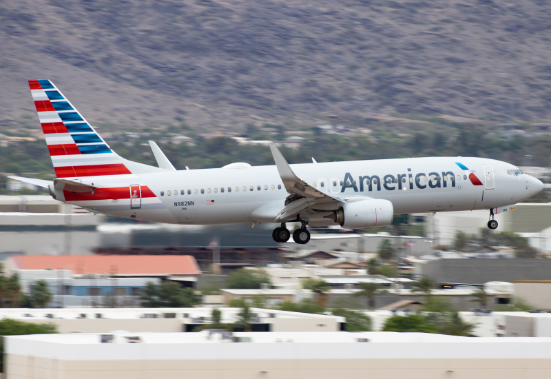 Photo of N982NN - American Airlines Boeing 737-800 at PHX on AeroXplorer Aviation Database