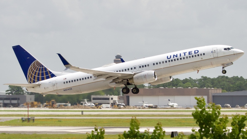 Photo of N37422 - United Airlines Boeing 737-900ER at IAH on AeroXplorer Aviation Database