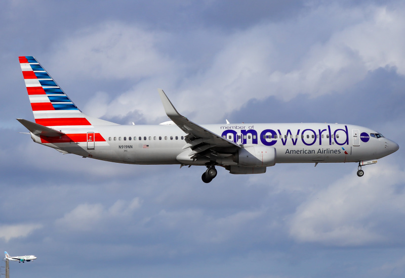 Photo of N919NN  - American Airlines Boeing 737-800 at MIA on AeroXplorer Aviation Database