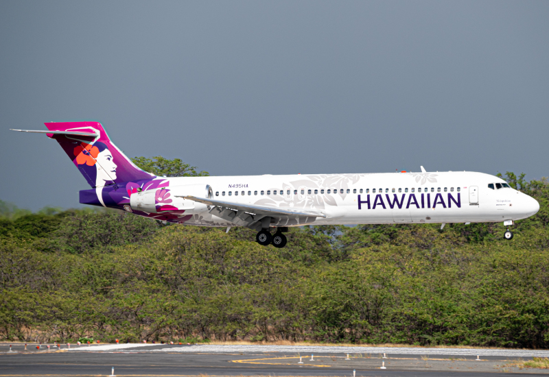 Photo of N495HA - Hawaiian Airlines Boeing 717-200 at HNL on AeroXplorer Aviation Database