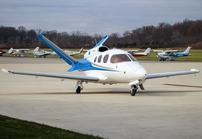 Photo of N516JR - PRIVATE  Cirrus Vision Jet at HAO on AeroXplorer Aviation Database