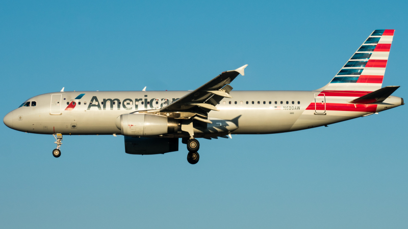 Photo of N680AW - American Airlines Airbus A320 at BWI on AeroXplorer Aviation Database