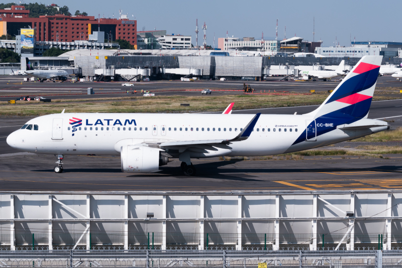 Photo of CC-BHE - LATAM Airbus A320NEO at MEX on AeroXplorer Aviation Database