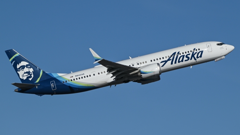 Photo of N942AK - Alaska Airlines Boeing 737 MAX 9 at RNO on AeroXplorer Aviation Database