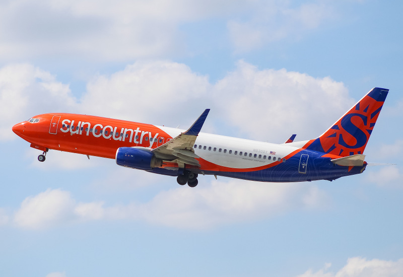 Photo of N830SY - Sun Country Airlines Boeing 737-800 at MKE on AeroXplorer Aviation Database