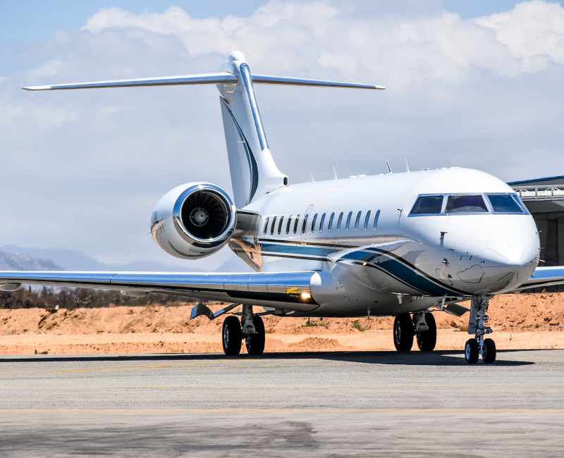 Photo of N421AL - PRIVATE Bombardier Global 6000 at CSL on AeroXplorer Aviation Database