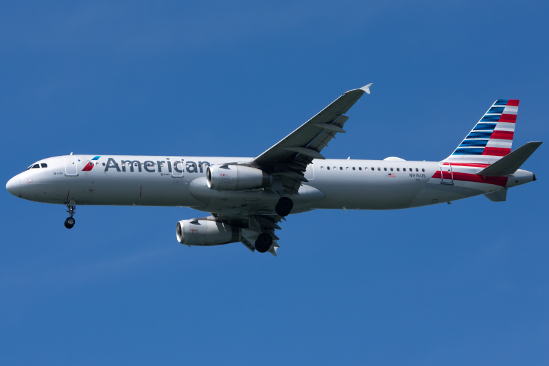 Photo of N915US - American Airlines Airbus A321-200 at SFO on AeroXplorer Aviation Database