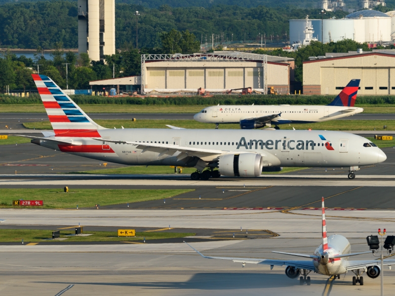 Photo of N817AN - American Airlines Boeing 787-8 at PHL on AeroXplorer Aviation Database