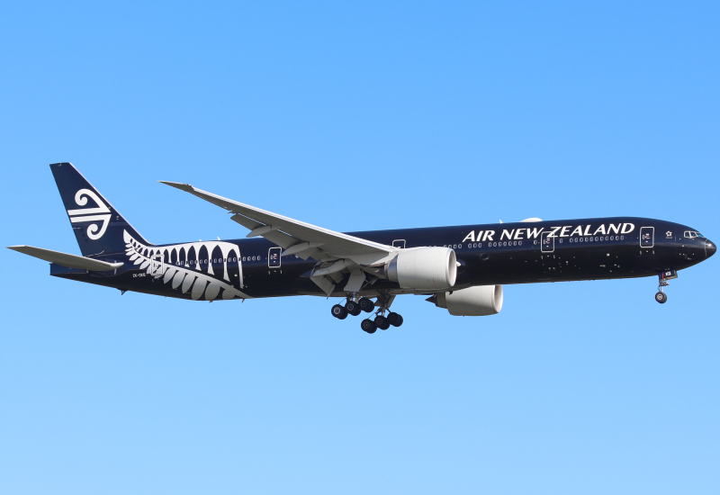 Photo of ZK-OKQ - Air New Zealand Boeing 777-300ER at MEL on AeroXplorer Aviation Database