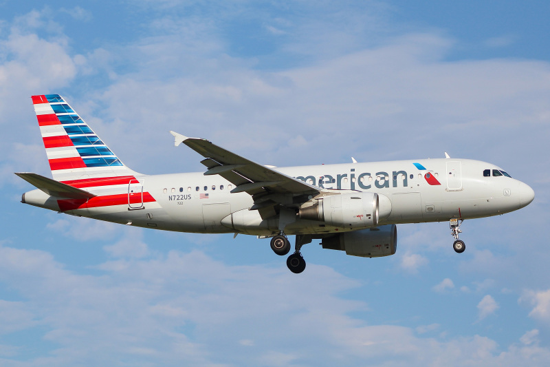 Photo of N722US - American Airlines Airbus A319 at MKE on AeroXplorer Aviation Database
