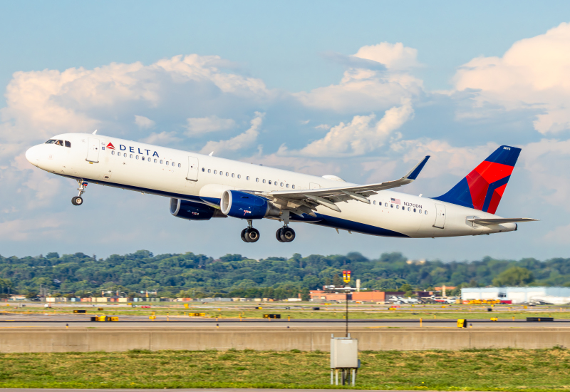 Photo of N370DN - Delta Airlines Airbus A321-200 at MSP on AeroXplorer Aviation Database