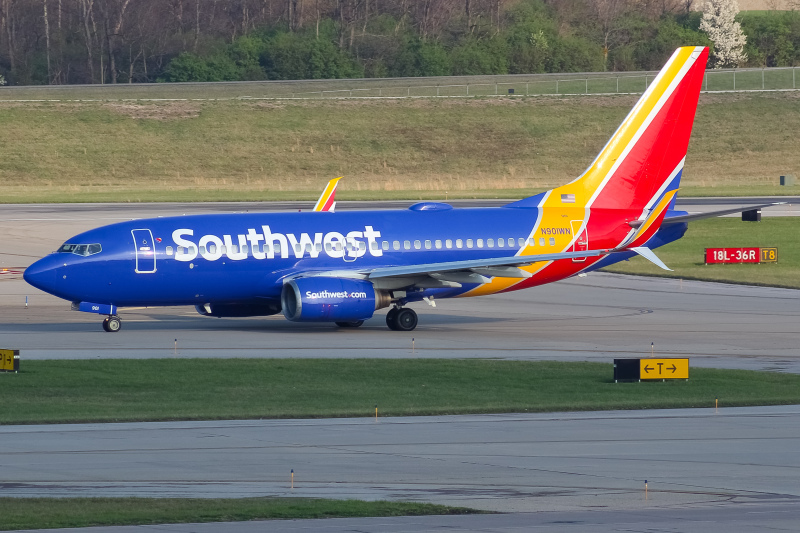 Photo of N901WN - Southwest Airlines Boeing 737-700 at CVG on AeroXplorer Aviation Database