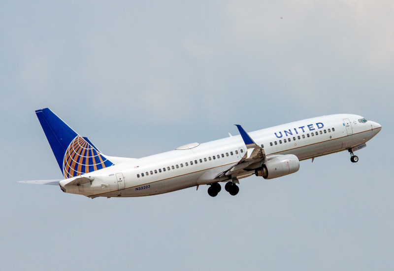 Photo of N33203 - United Airlines Boeing 737-800 at IAH on AeroXplorer Aviation Database