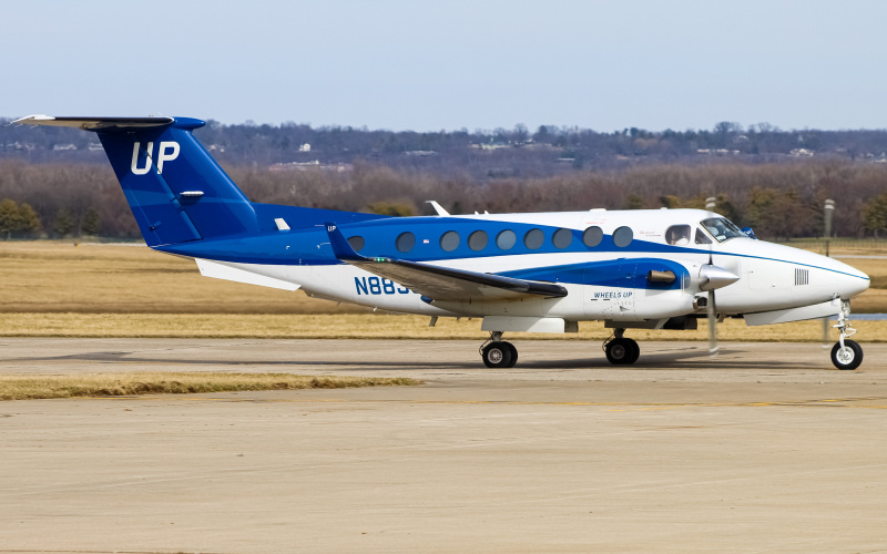 Photo of N883UP - Wheels Up Beechcraft King Air 350 at LUK  on AeroXplorer Aviation Database