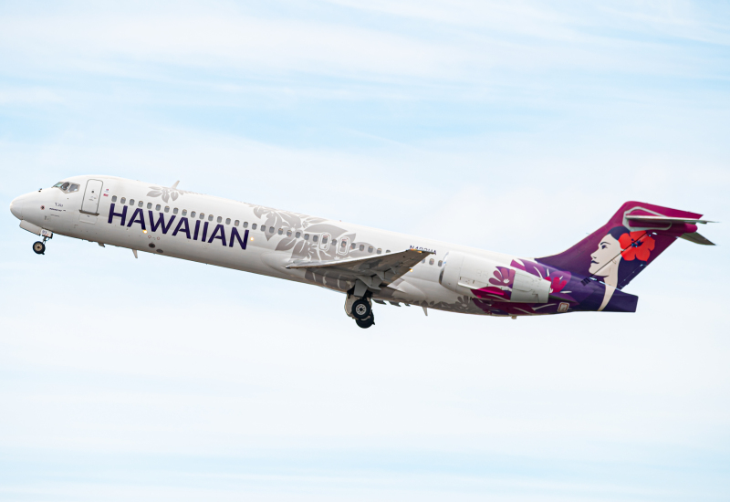 Photo of N493HA - Hawaiian Airlines Boeing 717-200 at HNL on AeroXplorer Aviation Database