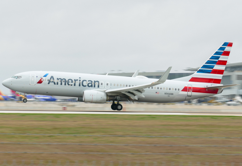 Photo of N966NN - American Airlines Boeing 737-800 at AUS on AeroXplorer Aviation Database