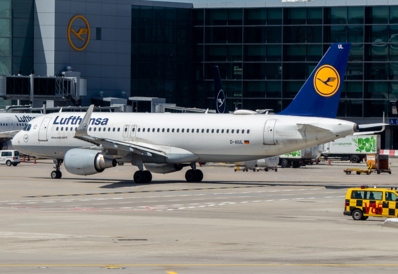 Photo of D-AIUL - Lufthansa Airbus A320 at FRA on AeroXplorer Aviation Database