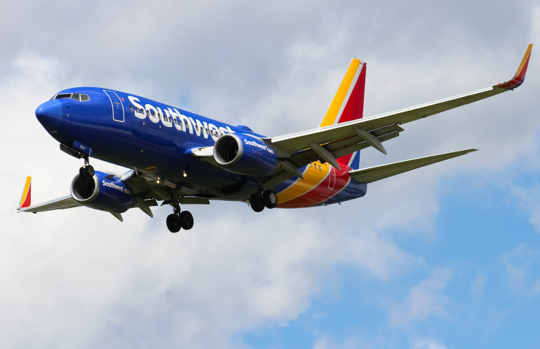 Photo of N564WN - Southwest Airlines Boeing 737-700 at CVG on AeroXplorer Aviation Database