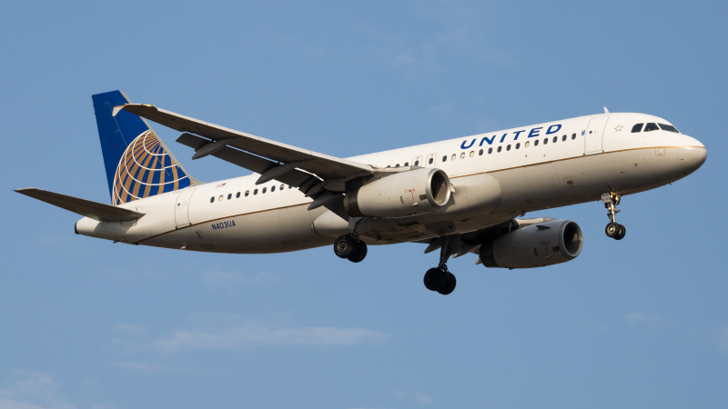 Photo of N403UA - United Airlines Airbus A320 at IAD on AeroXplorer Aviation Database