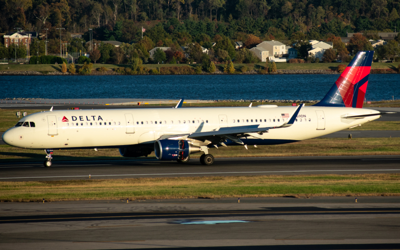 Photo of N369DN - Delta Airlines Airbus A321-200 at DCA on AeroXplorer Aviation Database