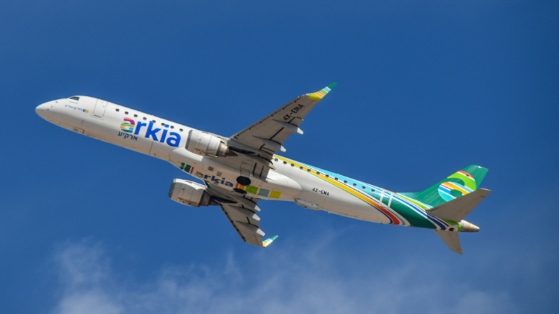 Photo of 4X-EMA - Arkia Embraer E195 at TLV on AeroXplorer Aviation Database