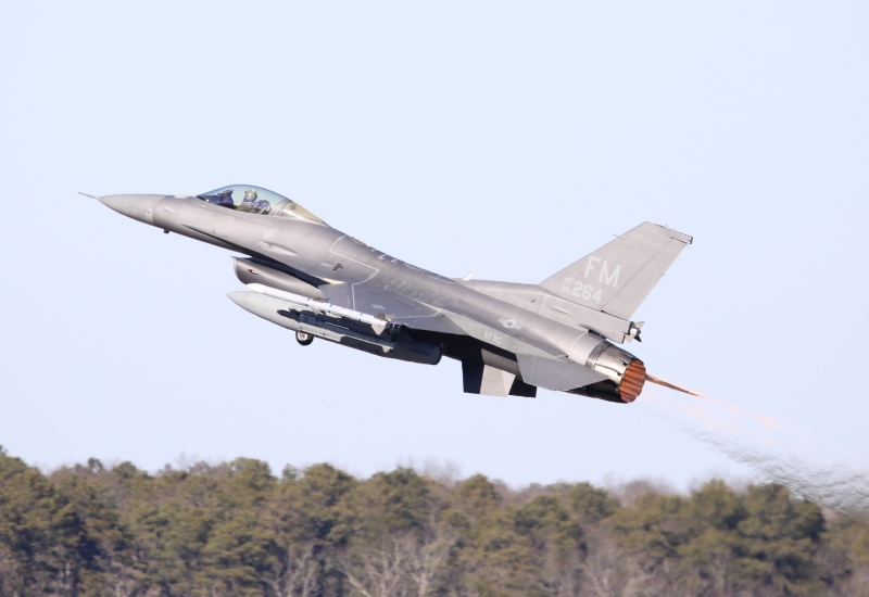 Photo of 86-0264 - USAF - United States Air Force General Dynamics F-16 Fighting Falcon at ACY on AeroXplorer Aviation Database