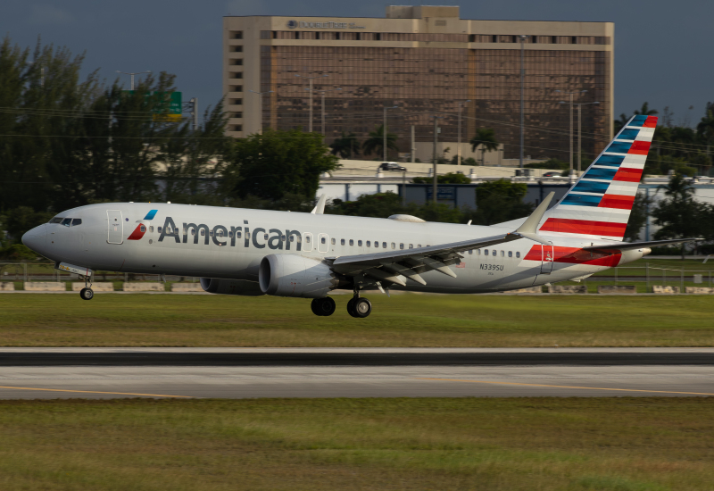 Photo of N339SU - American Airlines Boeing 737 MAX 8 at MIA on AeroXplorer Aviation Database