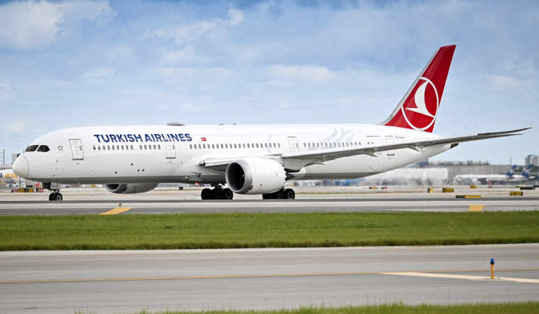 Photo of TC-LLJ - Turkish Airlines Boeing 787-9 at MIA on AeroXplorer Aviation Database