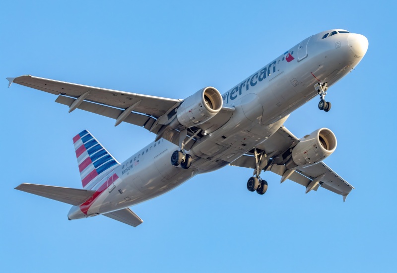 Photo of N105UW - American Airlines Airbus A320 at PHL on AeroXplorer Aviation Database