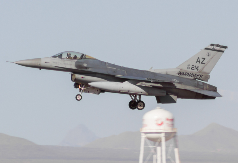 Photo of 86-0214 - USAF - United States Air Force General Dynamics F-16 Fighting Falcon at TUS on AeroXplorer Aviation Database