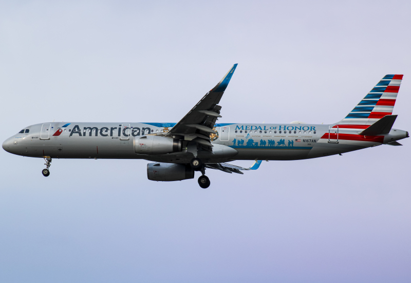 Photo of N167AN - American Airlines Airbus A321-200 at KSAN on AeroXplorer Aviation Database