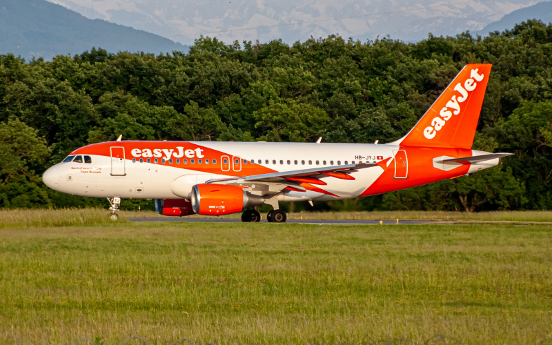 Photo of HB-JYJ - EasyJet Airbus A320 at GVA on AeroXplorer Aviation Database