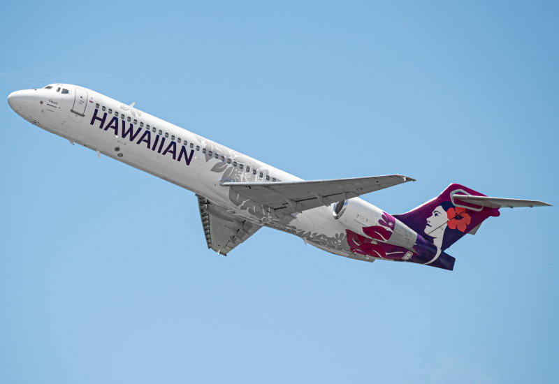 Photo of N484HA - Hawaiian Airlines Boeing 717-200 at HNL on AeroXplorer Aviation Database