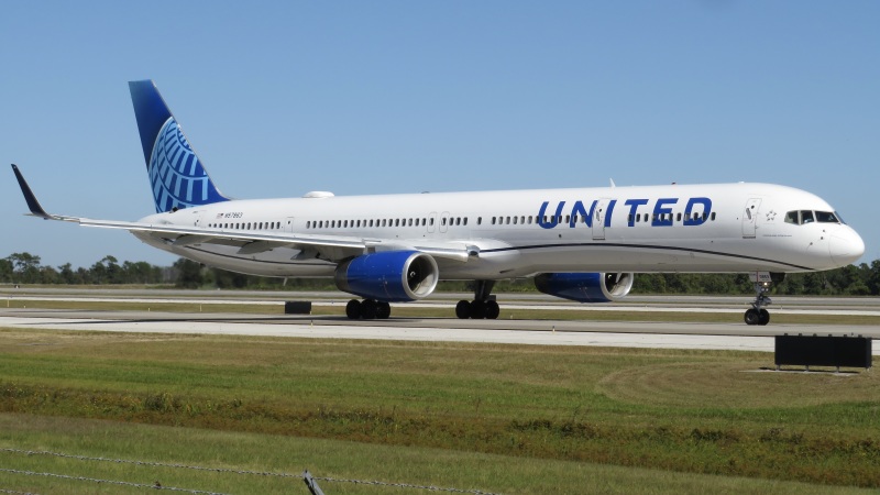 Photo of N57863 - United Airlines Boeing 757-300 at MCO on AeroXplorer Aviation Database