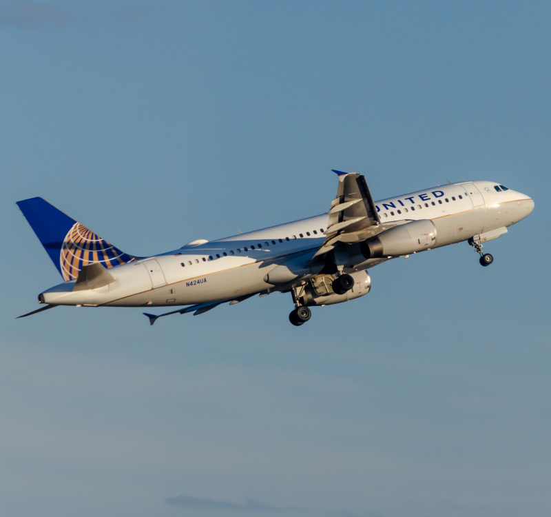 Photo of N424UA - United Airlines Airbus A320 at EWR on AeroXplorer Aviation Database