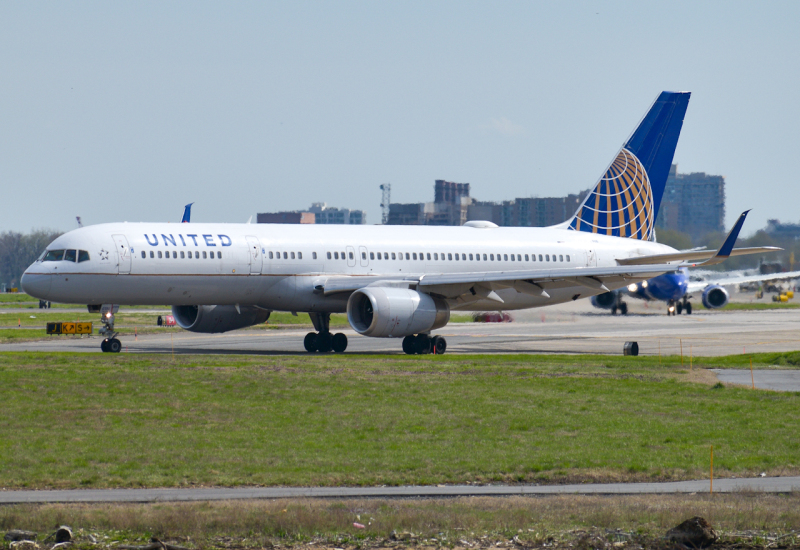 Photo of N19130 - United Airlines Boeing 757-200 at DCA on AeroXplorer Aviation Database