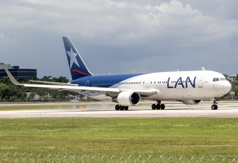Photo of CC-CZI - LATAM Boeing 767-300ER at MIA on AeroXplorer Aviation Database