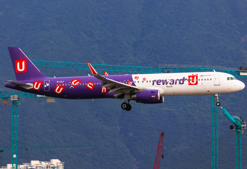 Photo of B-LEJ - Hong Kong Express Airbus A321-200 at HKG on AeroXplorer Aviation Database