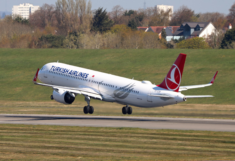 Photo of TC-LSR - Turkish Airlines Airbus A321NEO at BHX on AeroXplorer Aviation Database