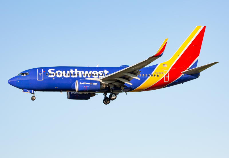 Photo of N7831B - Southwest Airlines Boeing 737-700 at BWI on AeroXplorer Aviation Database